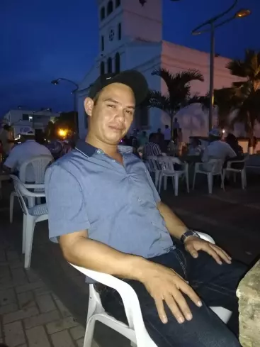 Hombre de 38 busca mujer para hacer pareja en Barranquilla, Colombia
