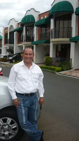 Hombre de 58 busca mujer para hacer pareja en Santiago de cali, Colombia