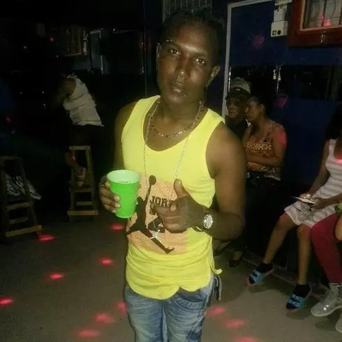 Chico de 29 busca chica para hacer pareja en Santo Domingo, República Dominicana