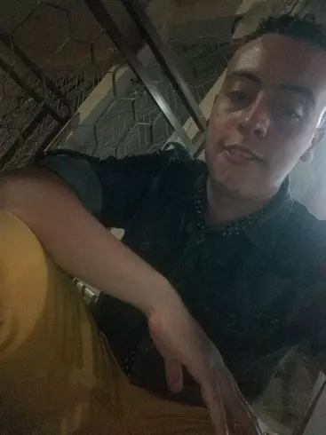 Chico de 27 busca chica para hacer pareja en BOGOTA, Colombia