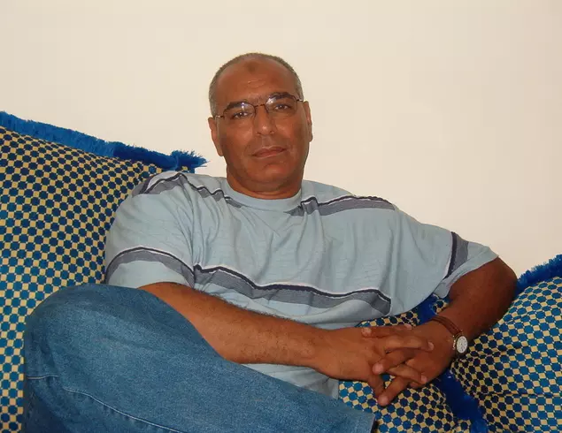 Hombre de 70 busca mujer para hacer pareja en Descuento, Marruecos